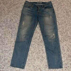 Levi’s light wash boyfriend jeans 27